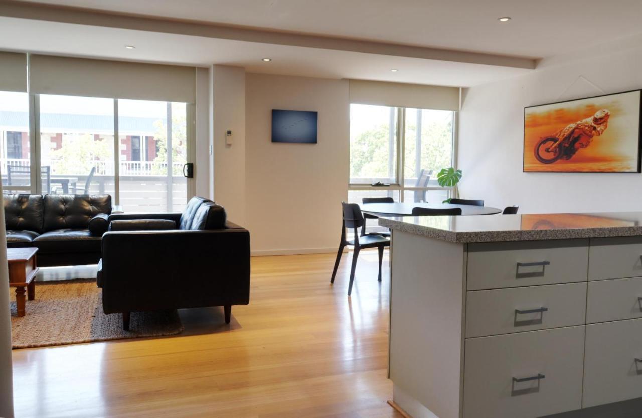 Апартаменты Fiveways Balcony, King Bed, Chef'S Kitchen Фримантл Экстерьер фото