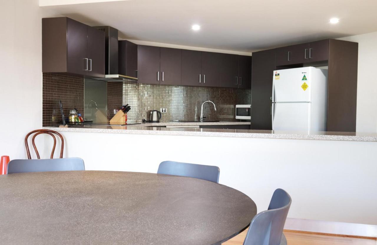 Апартаменты Fiveways Balcony, King Bed, Chef'S Kitchen Фримантл Экстерьер фото