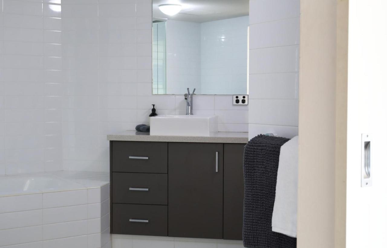 Апартаменты Fiveways Balcony, King Bed, Chef'S Kitchen Фримантл Экстерьер фото