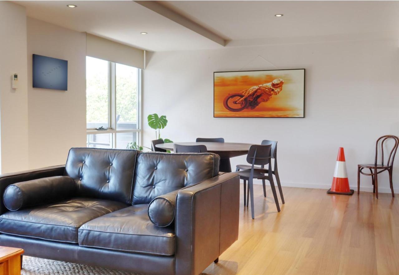 Апартаменты Fiveways Balcony, King Bed, Chef'S Kitchen Фримантл Экстерьер фото